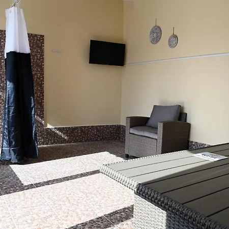 Oasis Lower Ground Floor Apartment Argos Exterior foto